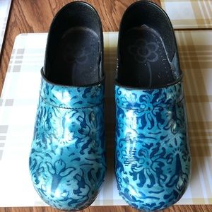 Sanita Clogs, Wore once for a 4 hour shift, Sz 9